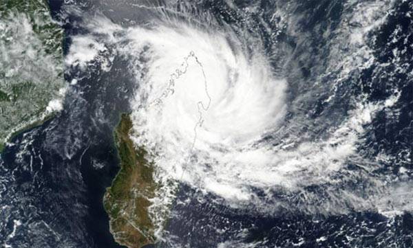 Storm Titli fiercely  nearing Andhra Odissa coast