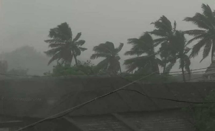 Cyclone ‘Titli’ makes landfall near Odisha’s Gopalpur at 126 kmph