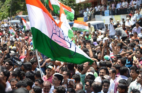 BJP bastion Bellary knocked out ,  JDS-Congress in celebration spree