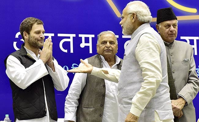 Parrikar is  threatening and blackmailing the Prime Minister  alleges Rahul Gandhi