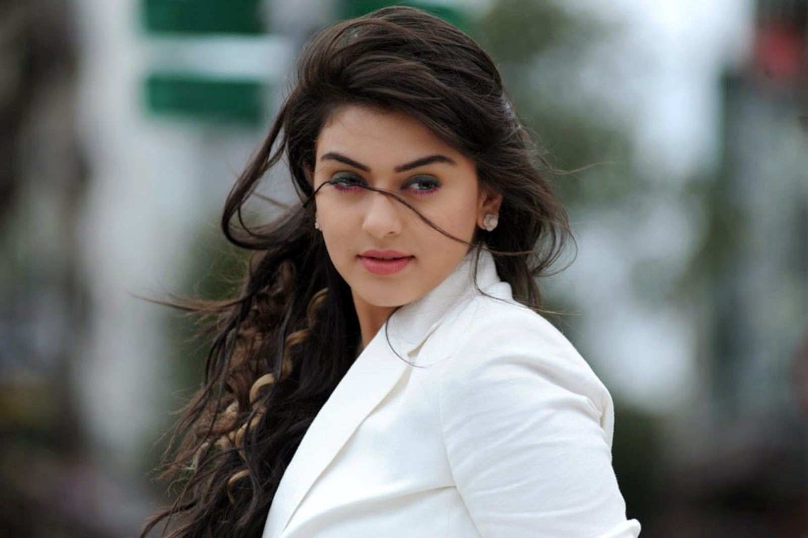 Hansika private pictures  leaked on social media