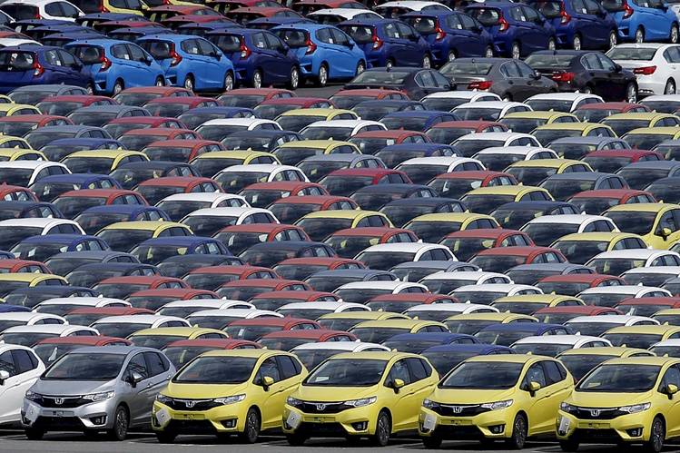 Automobiles  52,500 Crores Rs  Inventory piling up causes Economic concern