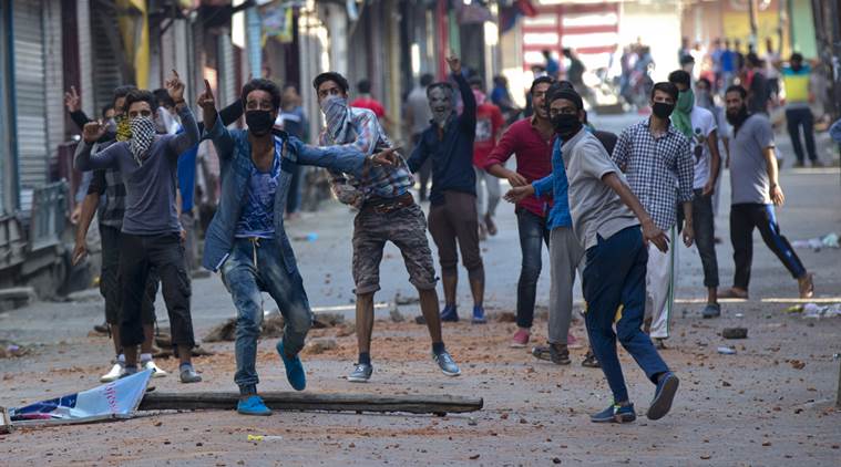 Kashmir : After three militants killed Clashes erupt in parts of Srinagar