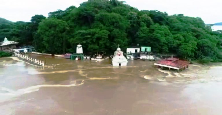 Odisha  rivers flooding , 16 dead and 8 lakhs people affected