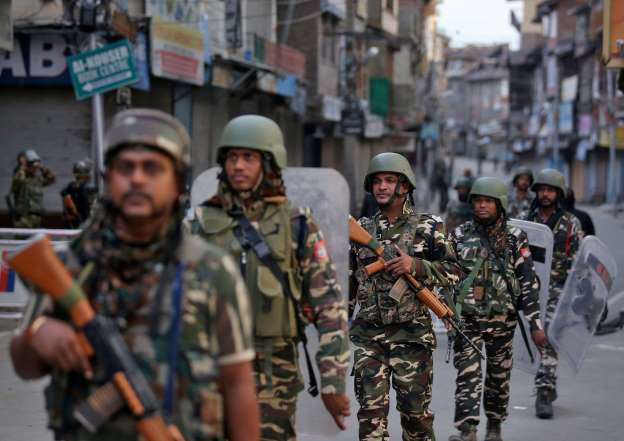 Another Militant attack in kashmir  2 army soldiers killed