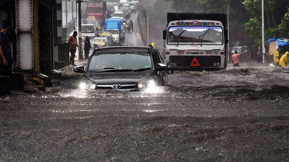 mumbai rain road traffic splco