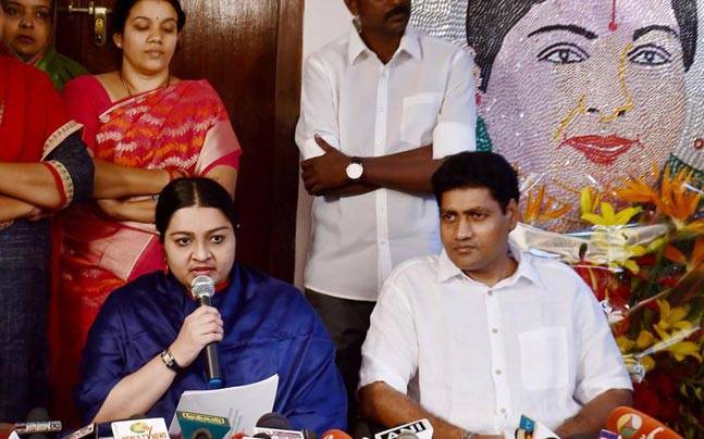 HC Interim order in favour of Jayalalitha’s legal heirs spoiled ADMK Celebration spree