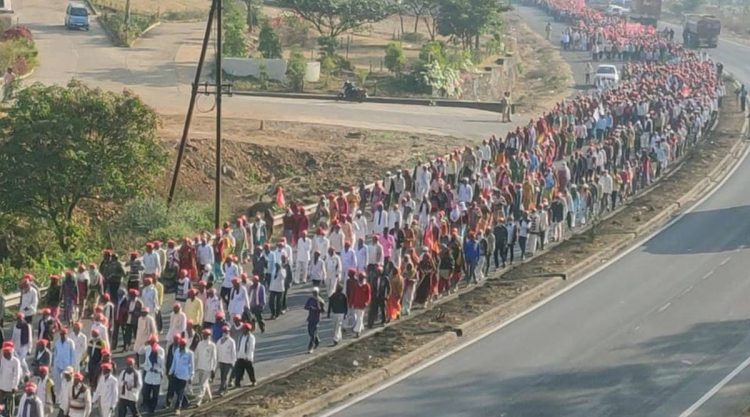 Refused  to meet Tens of Thousands of farmers who walked for 180Kms ,  Maharastra governor fly to Goa