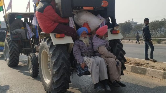 Internet cut in Delhi borders at protesting sites as Farmers surge