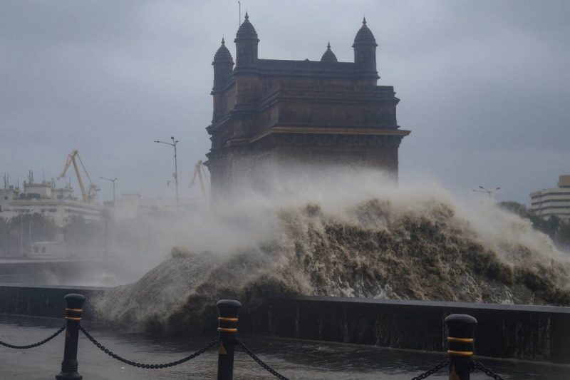 Modi swiftly releases Rs 1000Cr to Gujarat other cyclone battered states on Queue