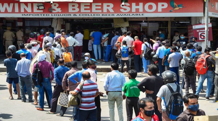 Delhi Residents henceforth order Indian and foreign liquors through mobile app