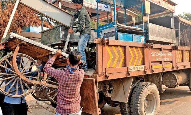 Gujarat HC smashed Ahmedabad Corporation for seizing non-vegetarian street vendors carts