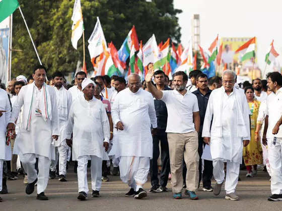 congress presidential candidate mallikarjun kharge joins rahul gandhis bharat jodo yatra in ballari splco