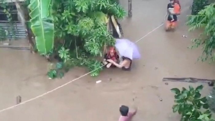 Flash rain flood cause 13 dead in Philippines and  45000 evacuated