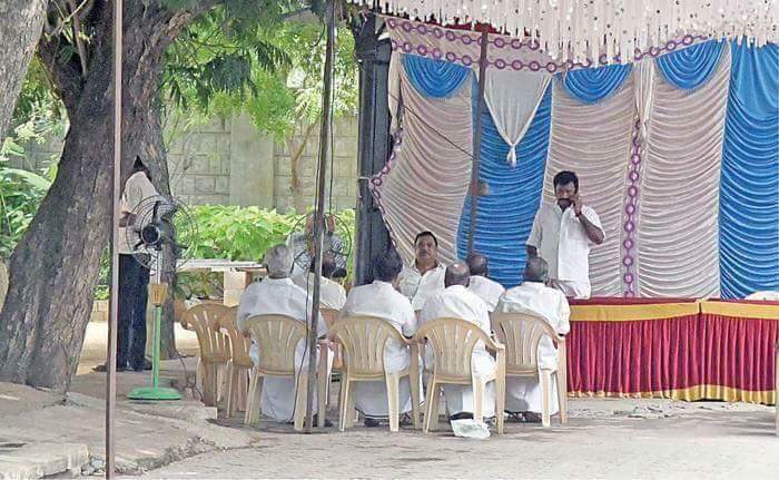 200 பேர் கூட வராத வருத்ததில் இருந்த அழகிரியை சந்தித்த பாஜகவினர்