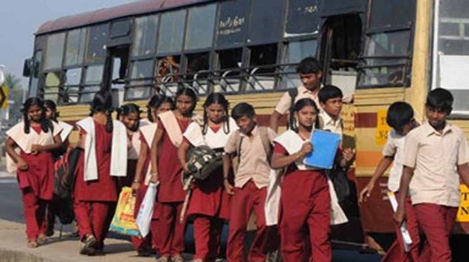 பள்ளி, கல்லூரி மாணவர்கள் பேருந்துகளில் இலவசமாகப் பயணிக்கலாம்: தமிழ்நாடு அரசு